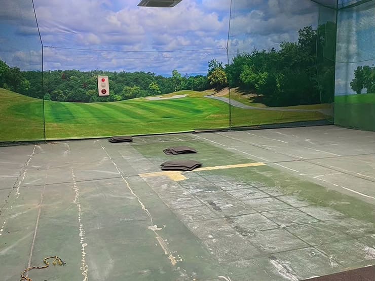 床材を全て剥いでスケルトン状態にします